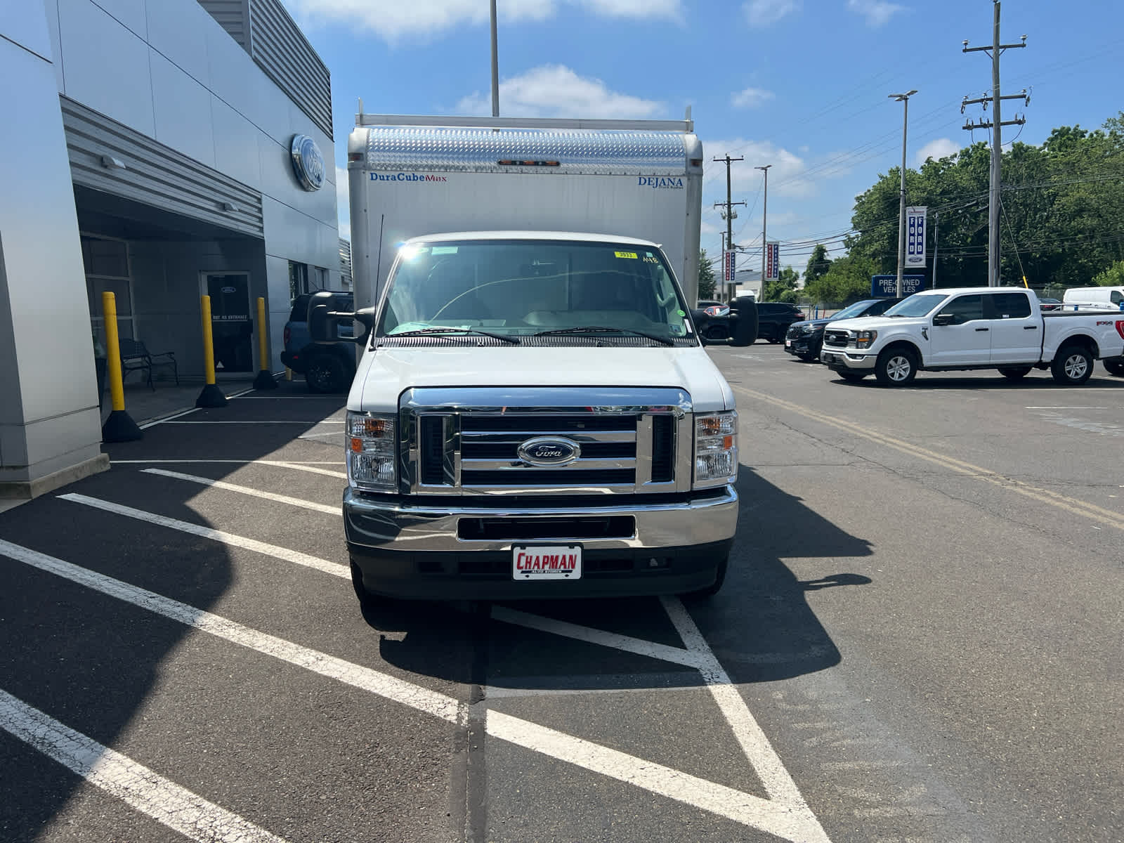 2025 Ford E-450 photo 2