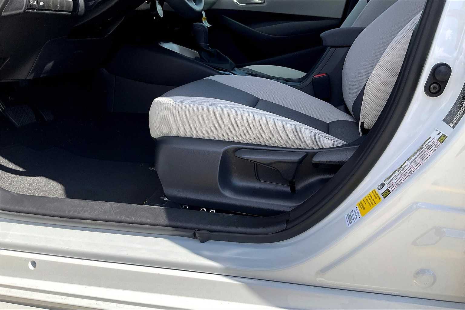 2026 Toyota Corolla LE photo 19