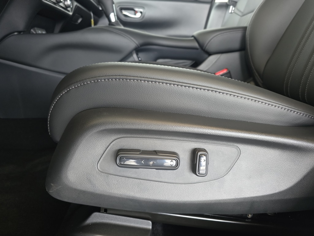 2026 Honda HR-V EX-L photo 11