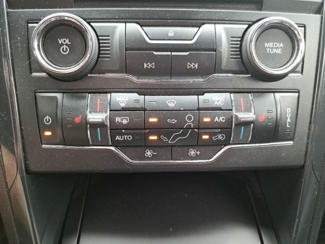 2018 Ford Explorer XLT photo 18