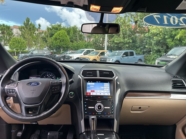 2017 Ford Explorer Limited photo 14