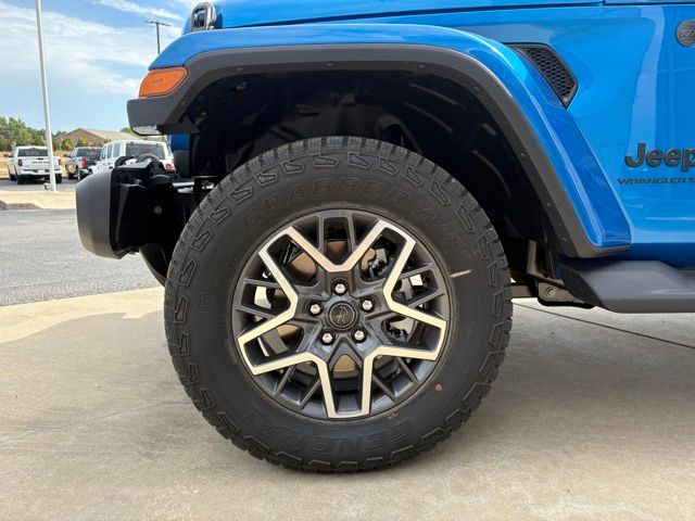 2025 Jeep Wrangler Sahara photo 22