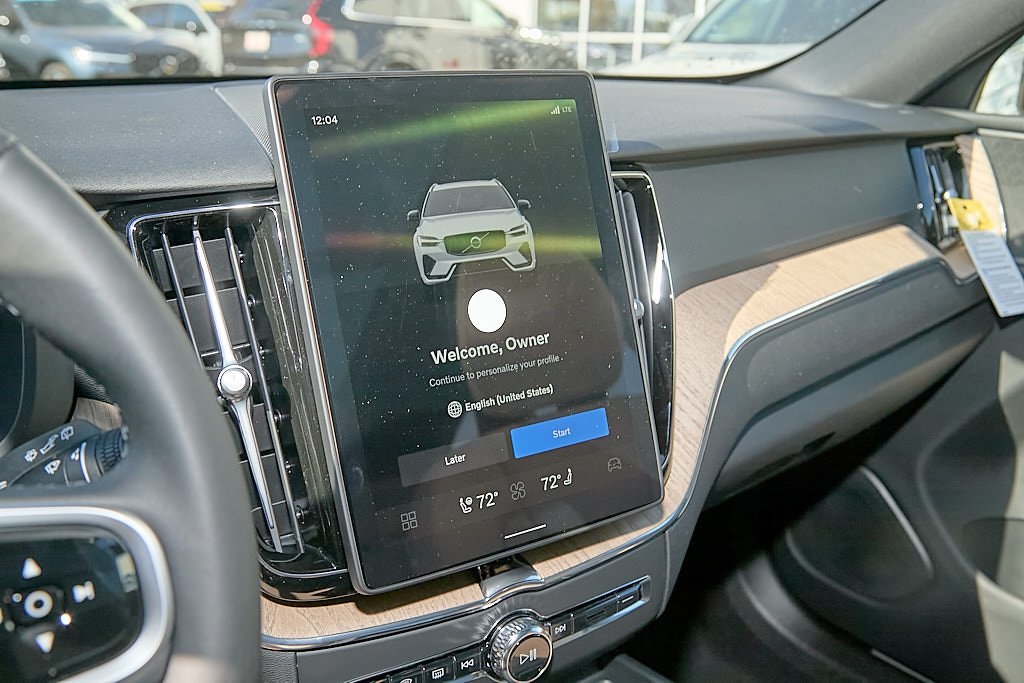 2026 VOLVO XC60 - Image 13