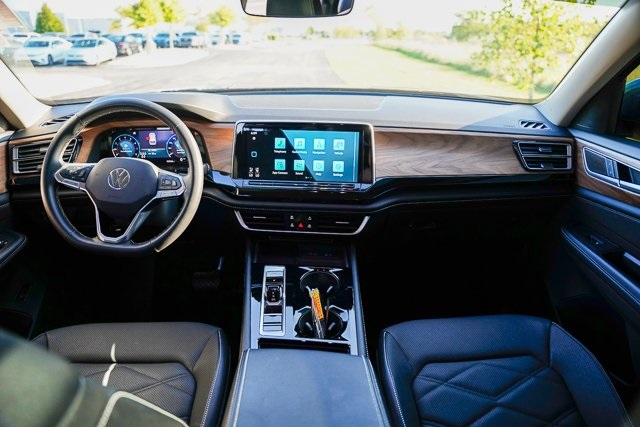 2024 Volkswagen Atlas SE Technology photo 22