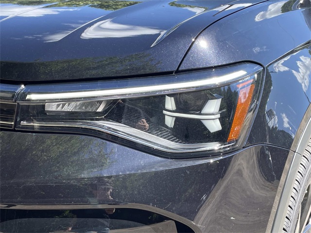 2025 Volkswagen Taos SEL photo 8