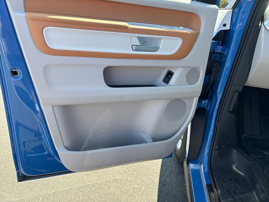 2025 Volkswagen ID. Buzz Pro Plus photo 10