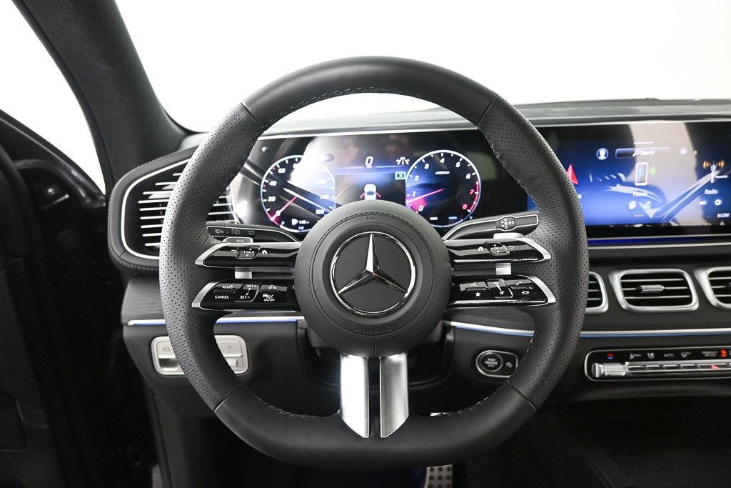 2025 Mercedes Benz GLS 450 4MATIC photo 2
