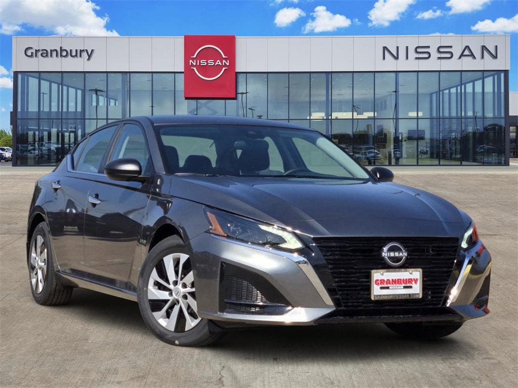 2025 Nissan Altima S's photo