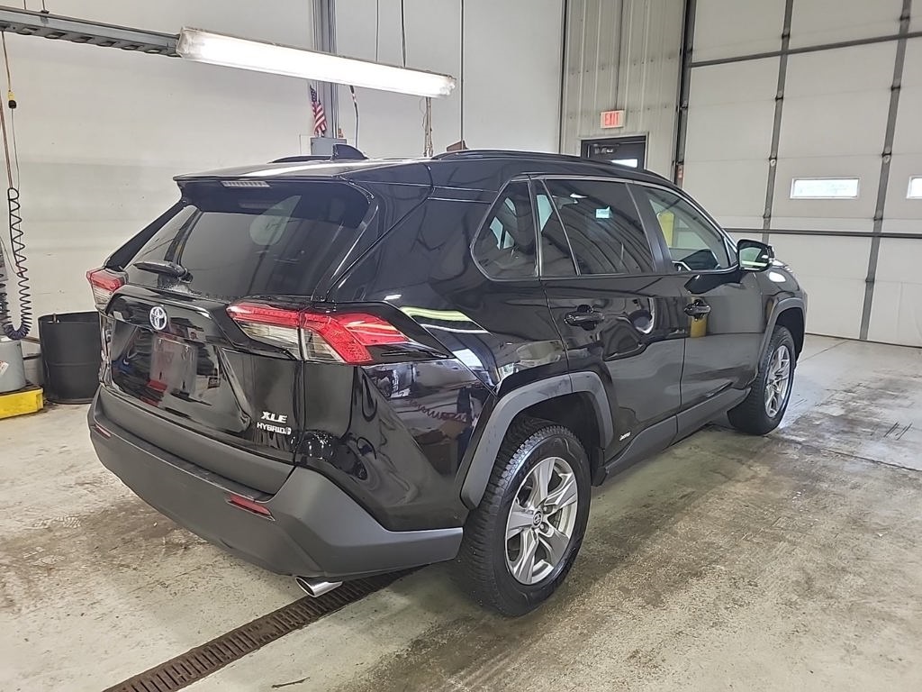 2024 Toyota RAV4 Hybrid XLE photo 2