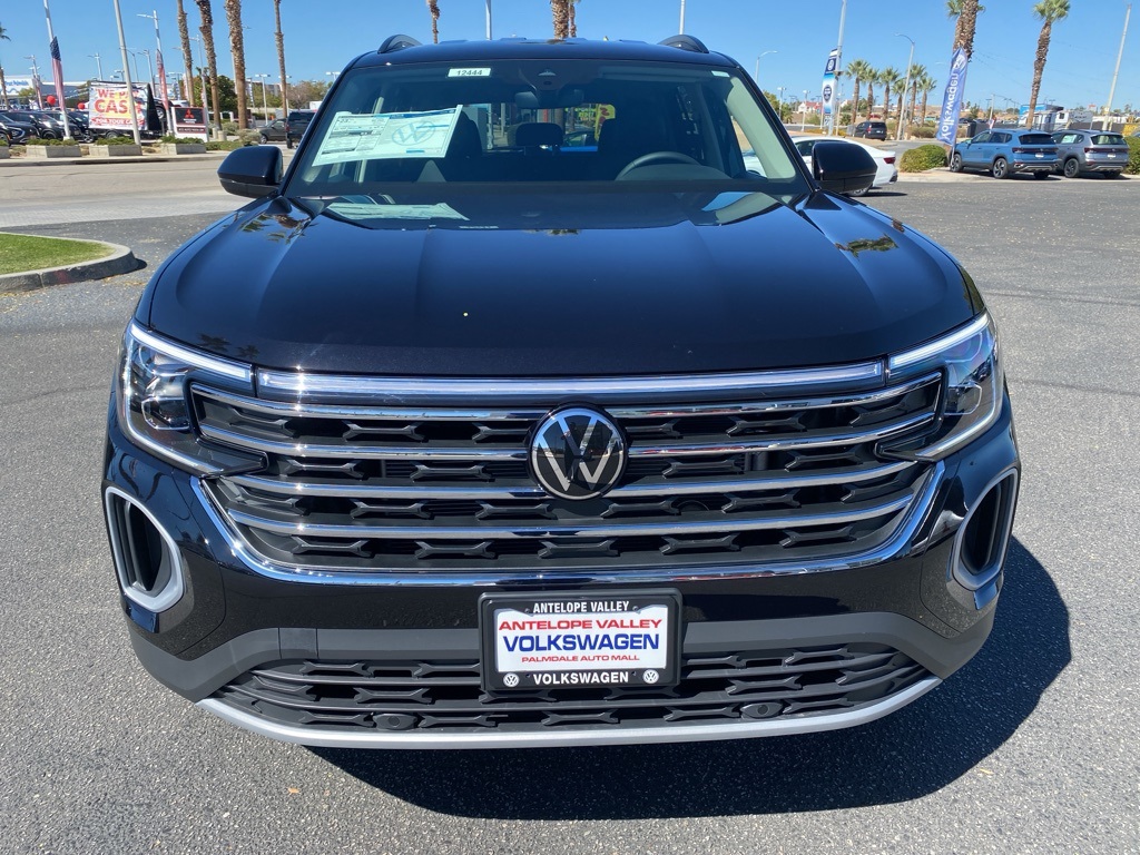 2026 Volkswagen Atlas SE photo 2