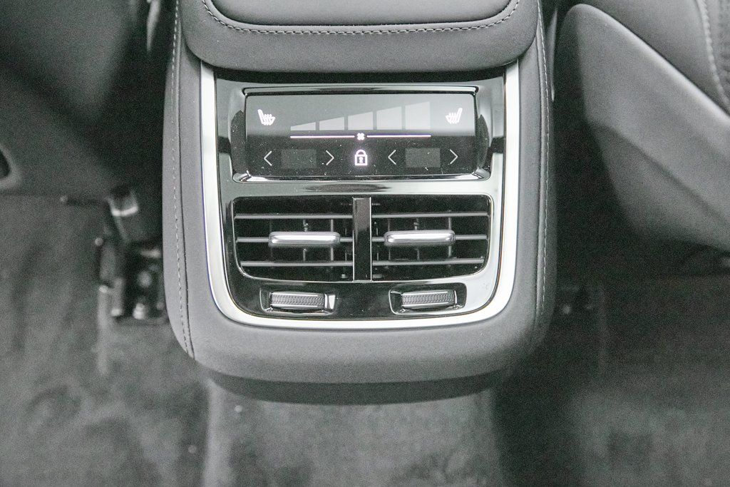 2026 VOLVO XC90 - Image 21