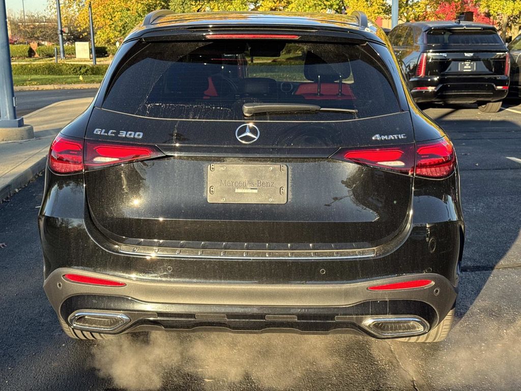 2025 Mercedes Benz GLC 300 4MATIC photo 4