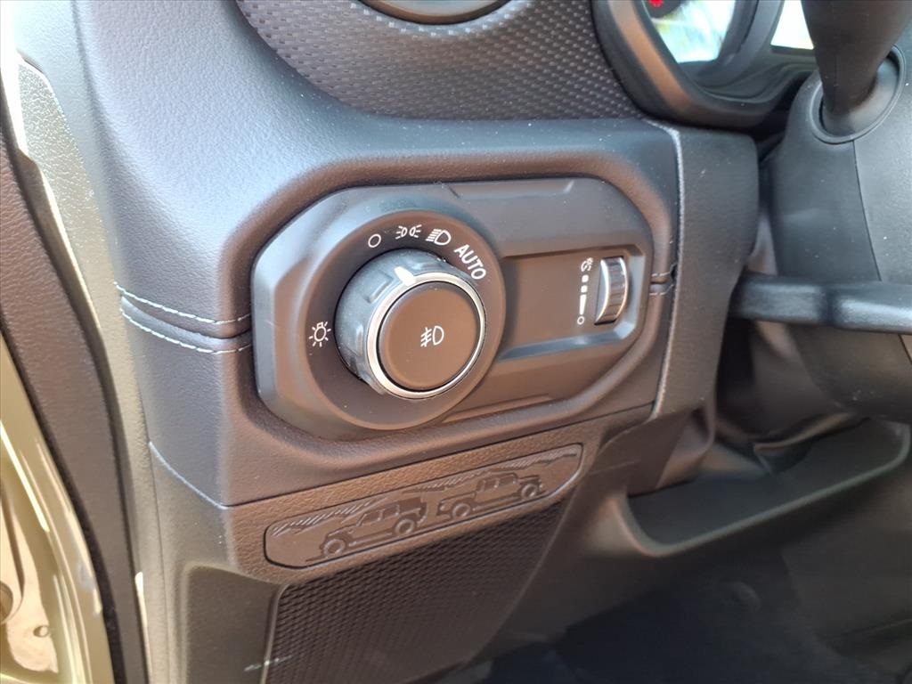 2025 Jeep Wrangler Rubicon photo 13