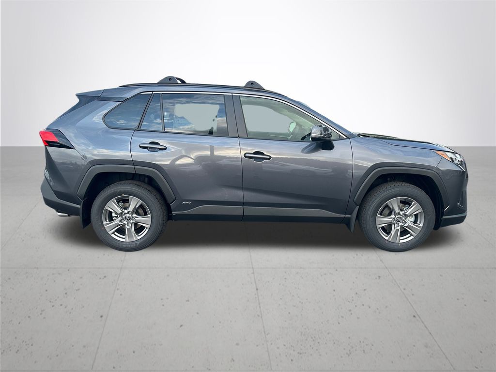 2025 Toyota RAV4 Hybrid XLE photo 5