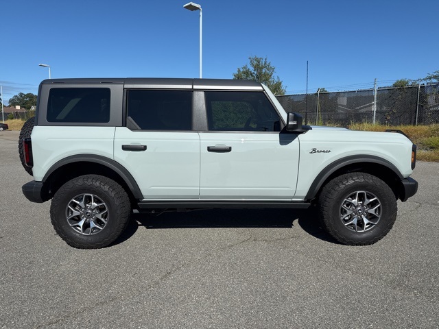 2023 Ford Bronco Badlands photo 2