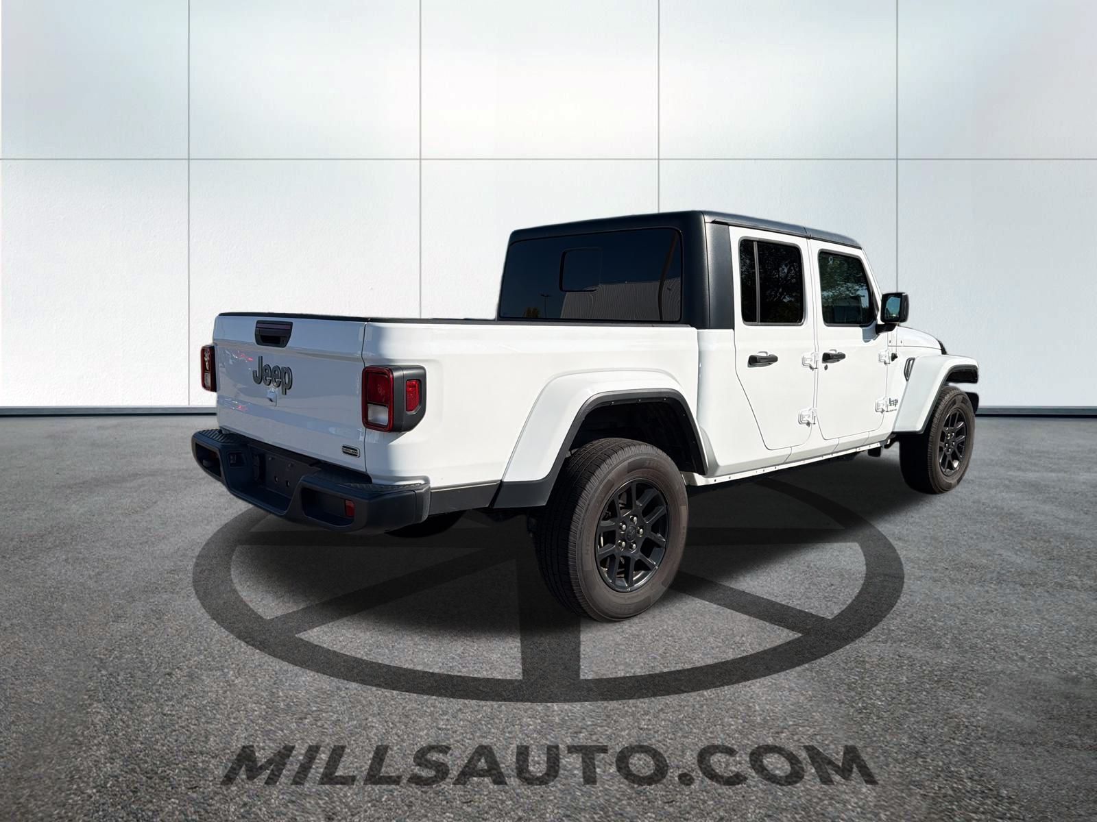 2023 Jeep Gladiator Overland photo 3