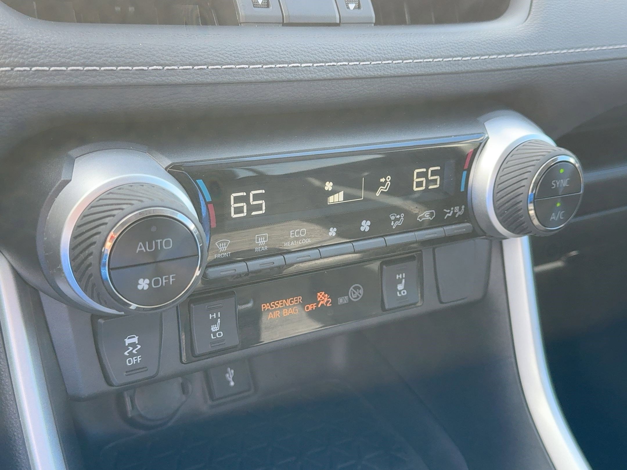 2022 Toyota RAV4 Hybrid XLE Premium photo 19