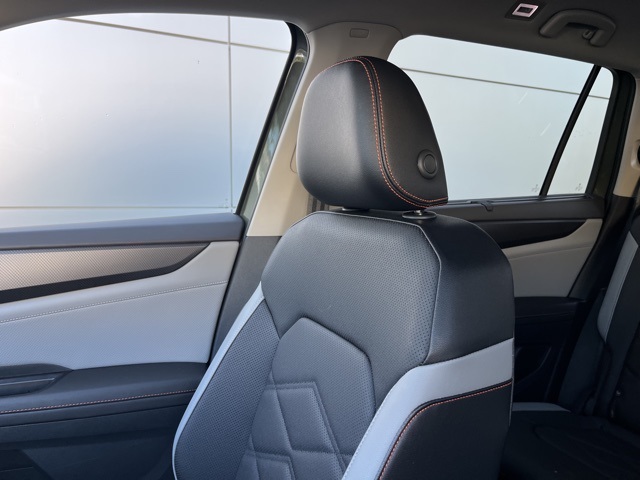 2024 Volkswagen Atlas Peak Edition SE Technology photo 43