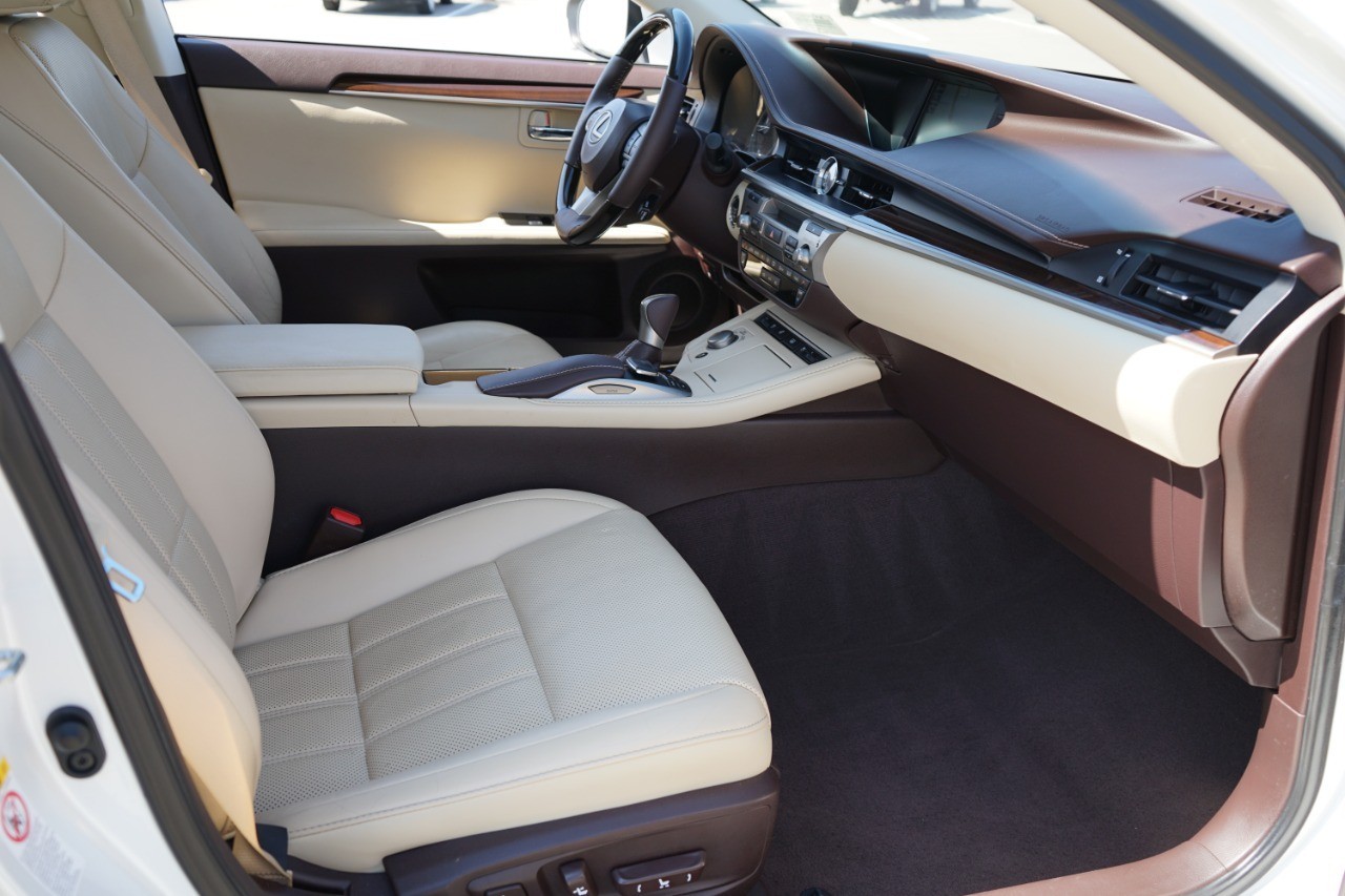 2017 Lexus ES 350 photo 14
