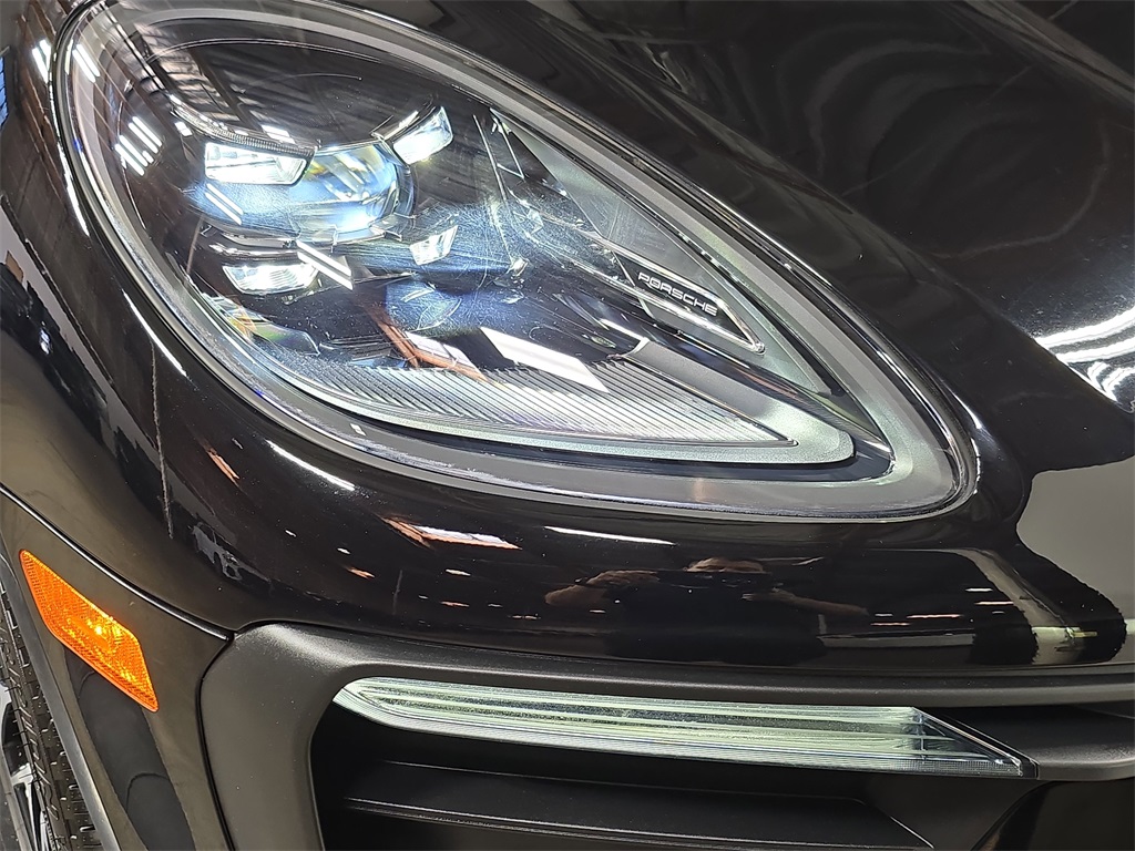 2023 Porsche Macan T photo 12