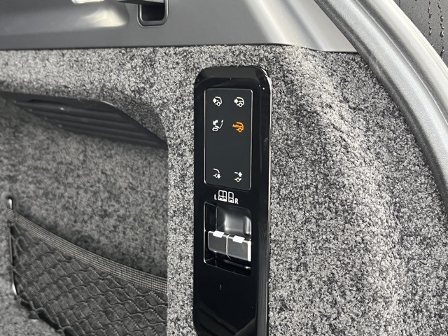 2025 Land Rover Range Rover SE photo 15