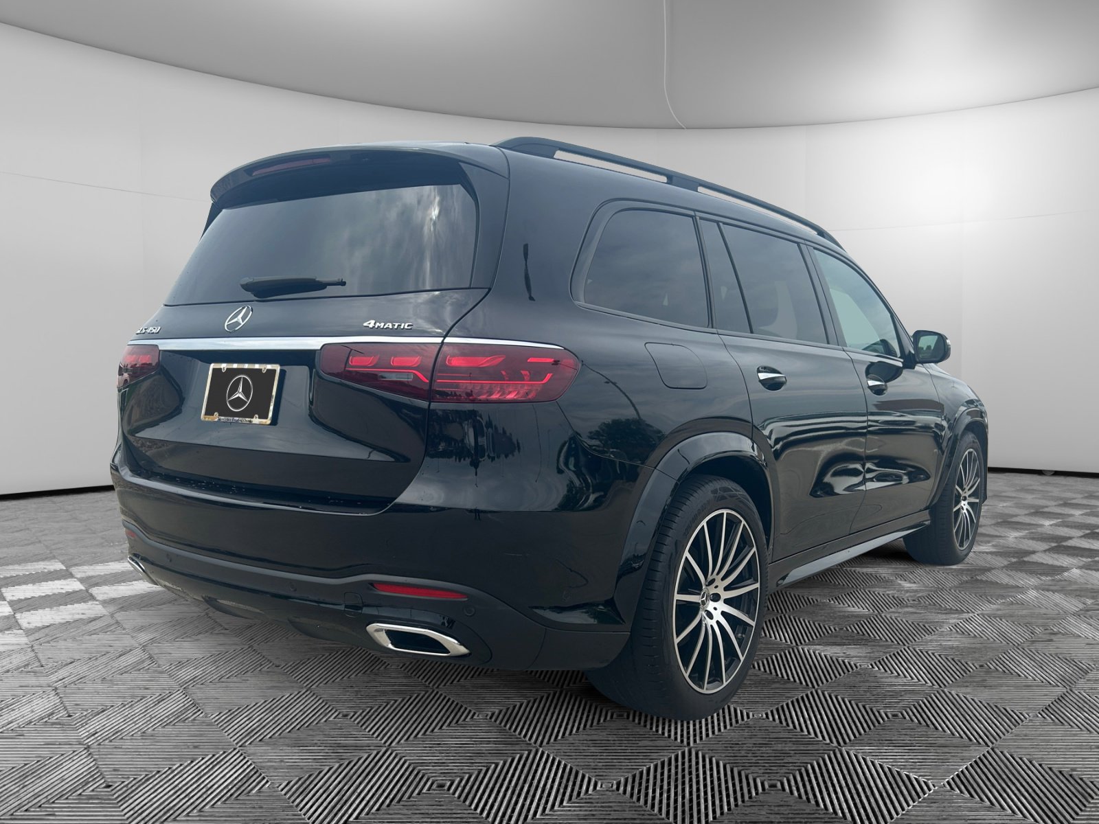 2025 Mercedes Benz GLS 450 4MATIC photo 4
