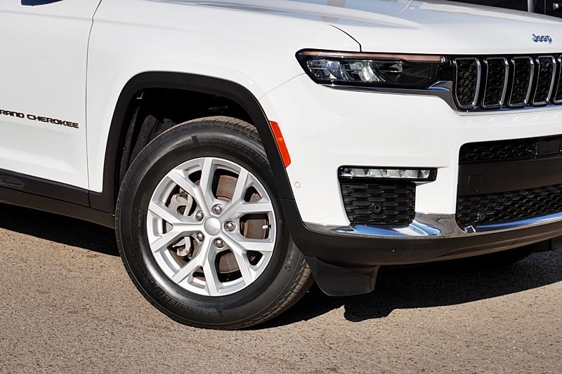 Used 2023 White Jeep Limited image 3