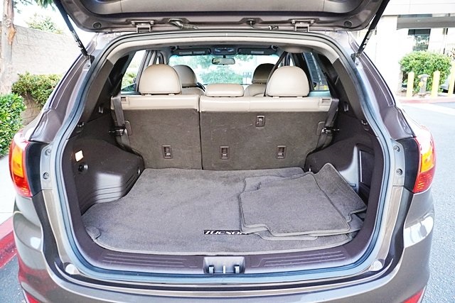 Used 2015 Brown Hyundai SE image 12