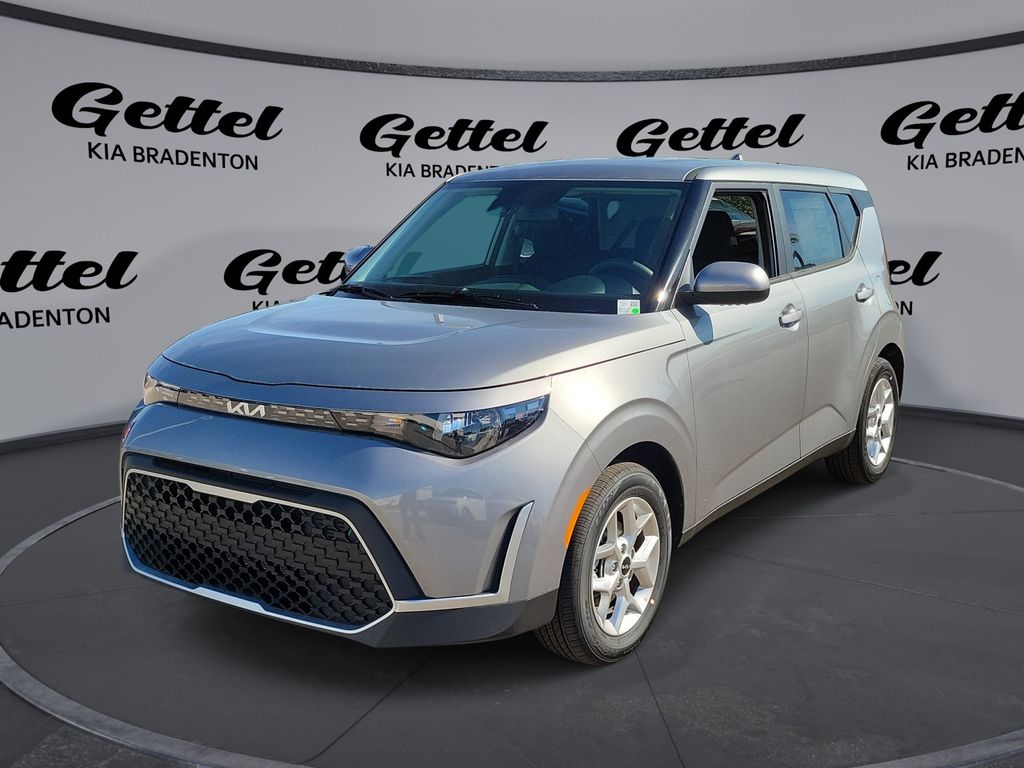 2025 Kia Soul LX's photo