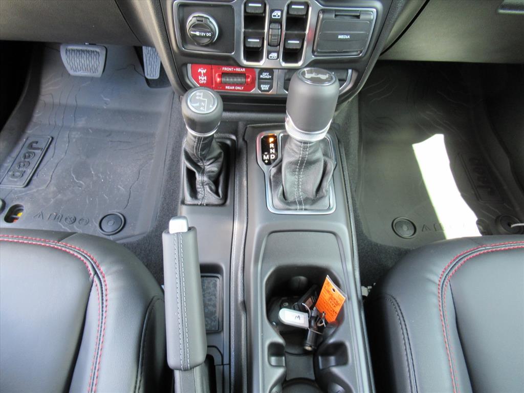 2025 Jeep Wrangler Rubicon photo 21