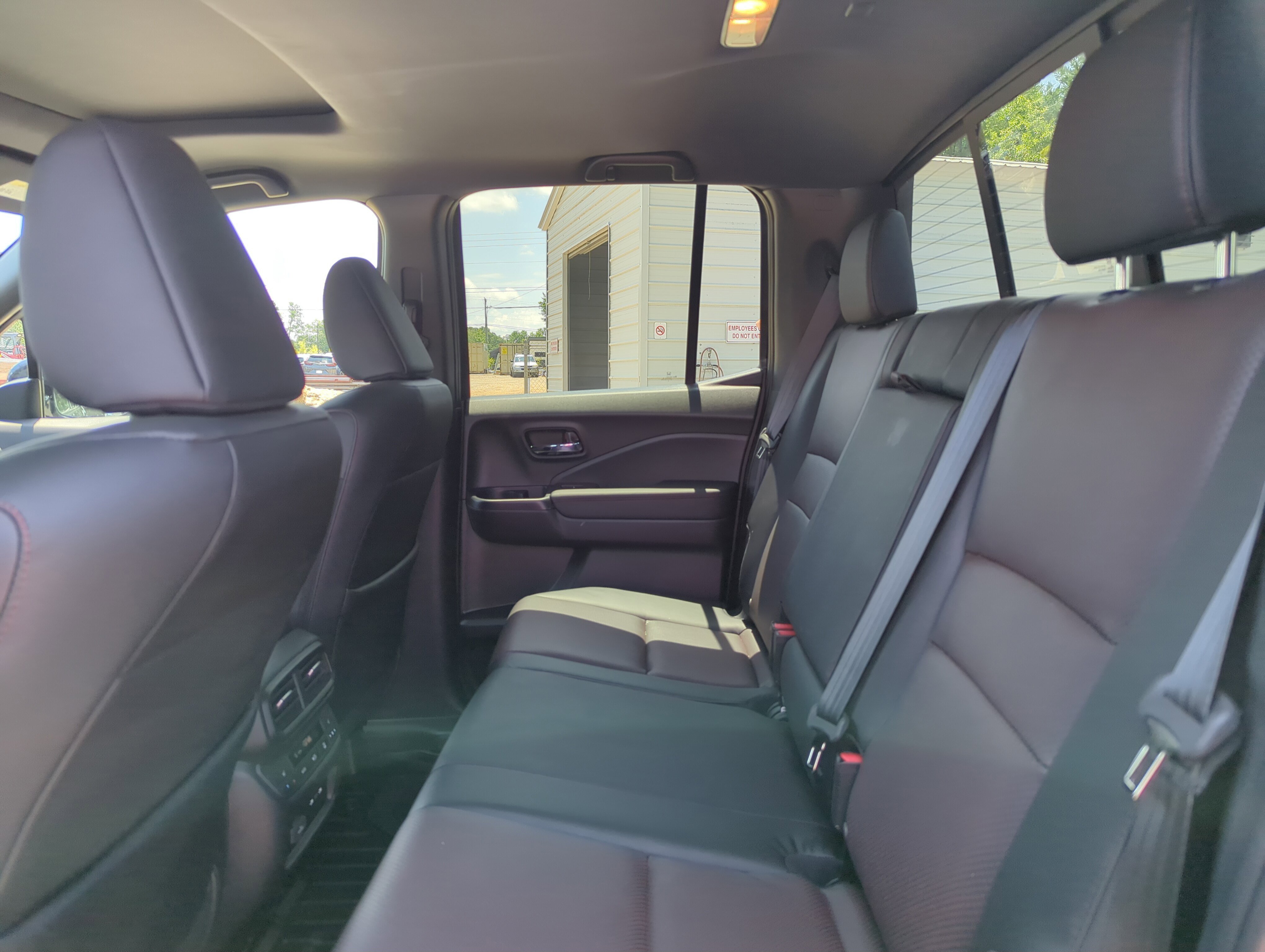 2024 Honda Ridgeline Black Edition photo 10