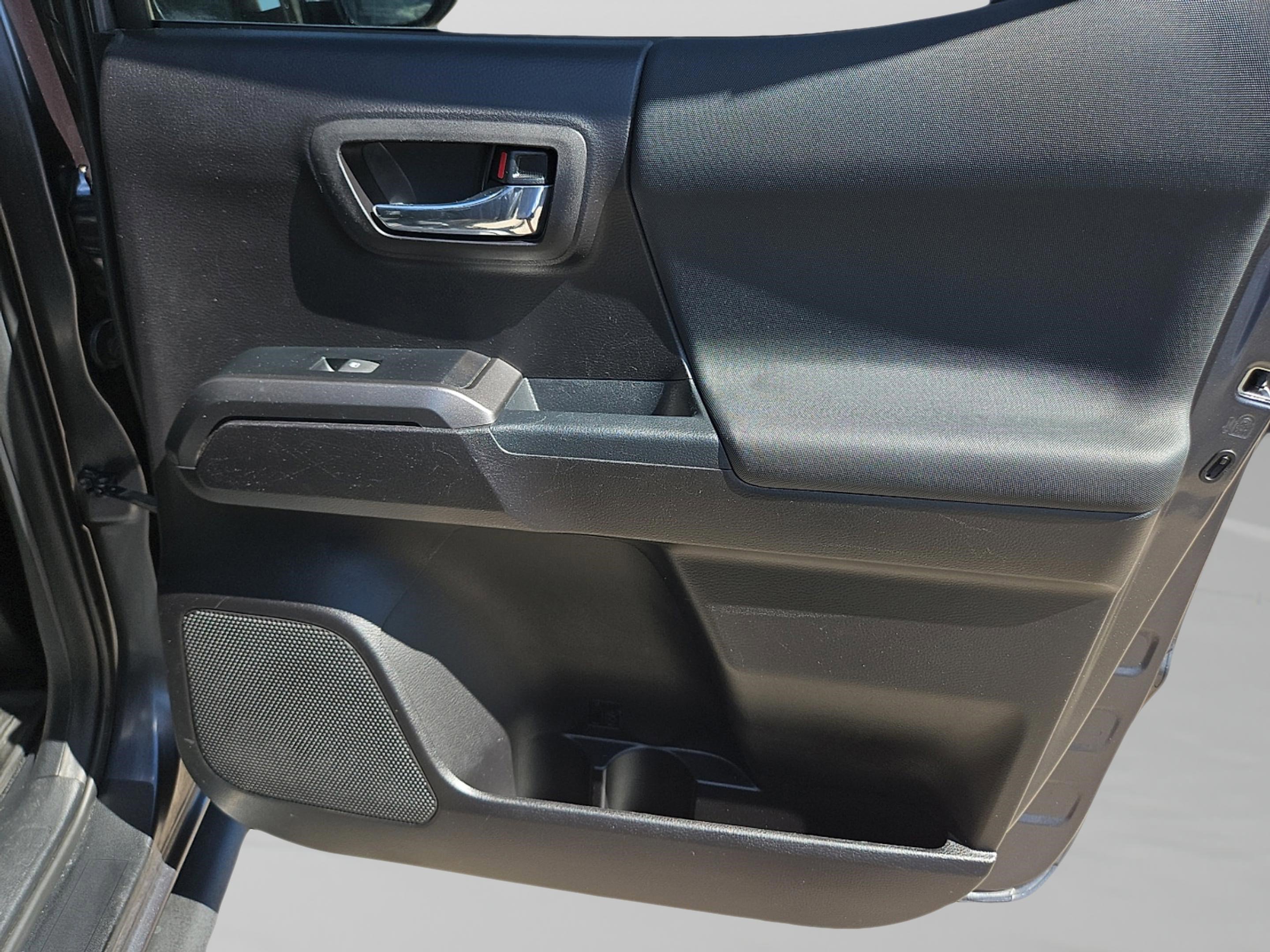 2021 Toyota Tacoma TRD Off-Road photo 22