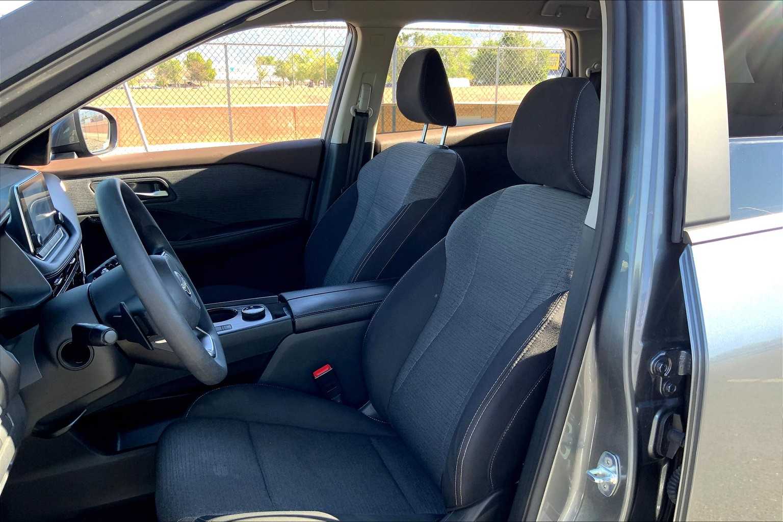 2023 Nissan Rogue SV photo 8