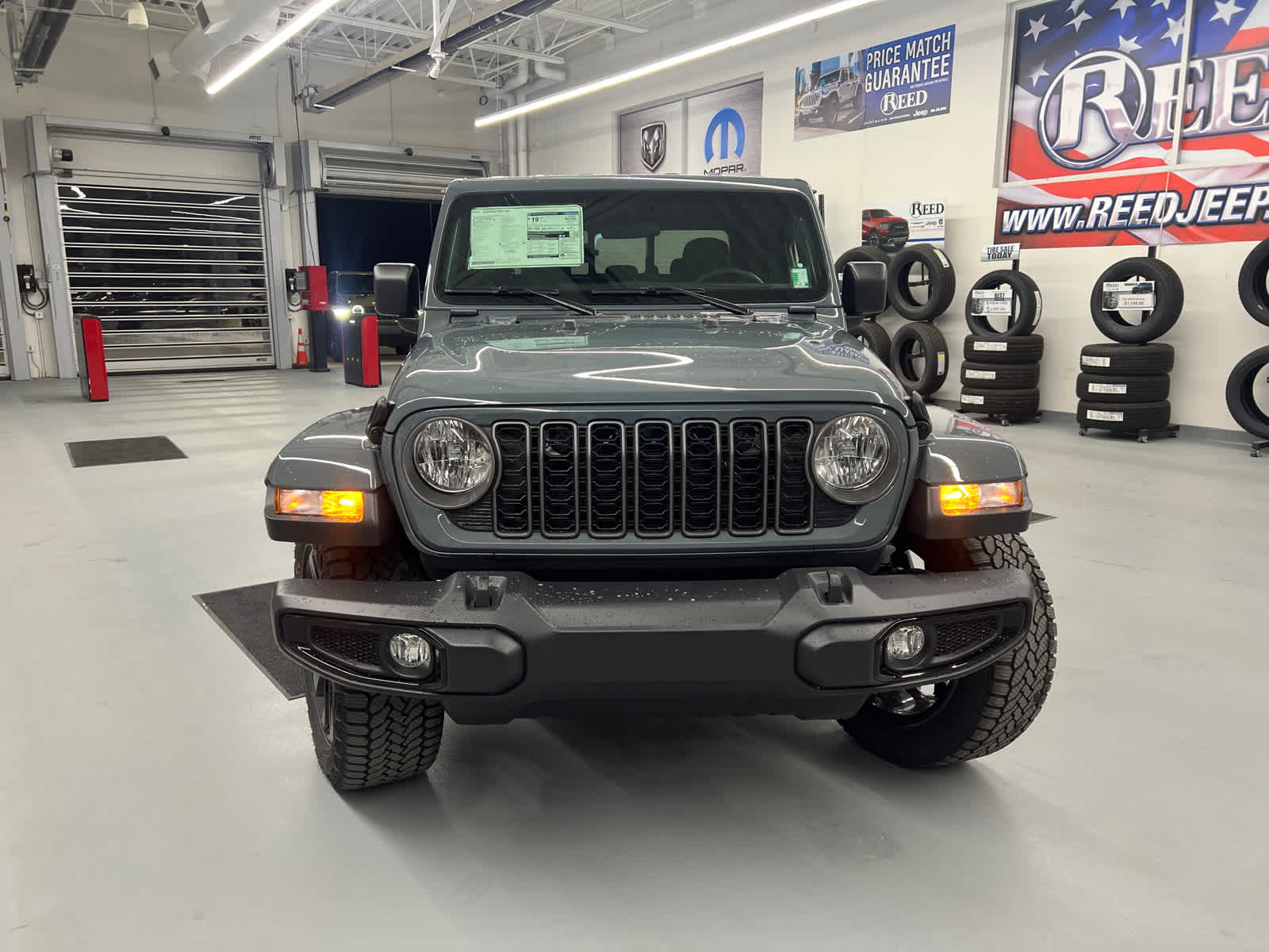2025 Jeep Gladiator Sport photo 4
