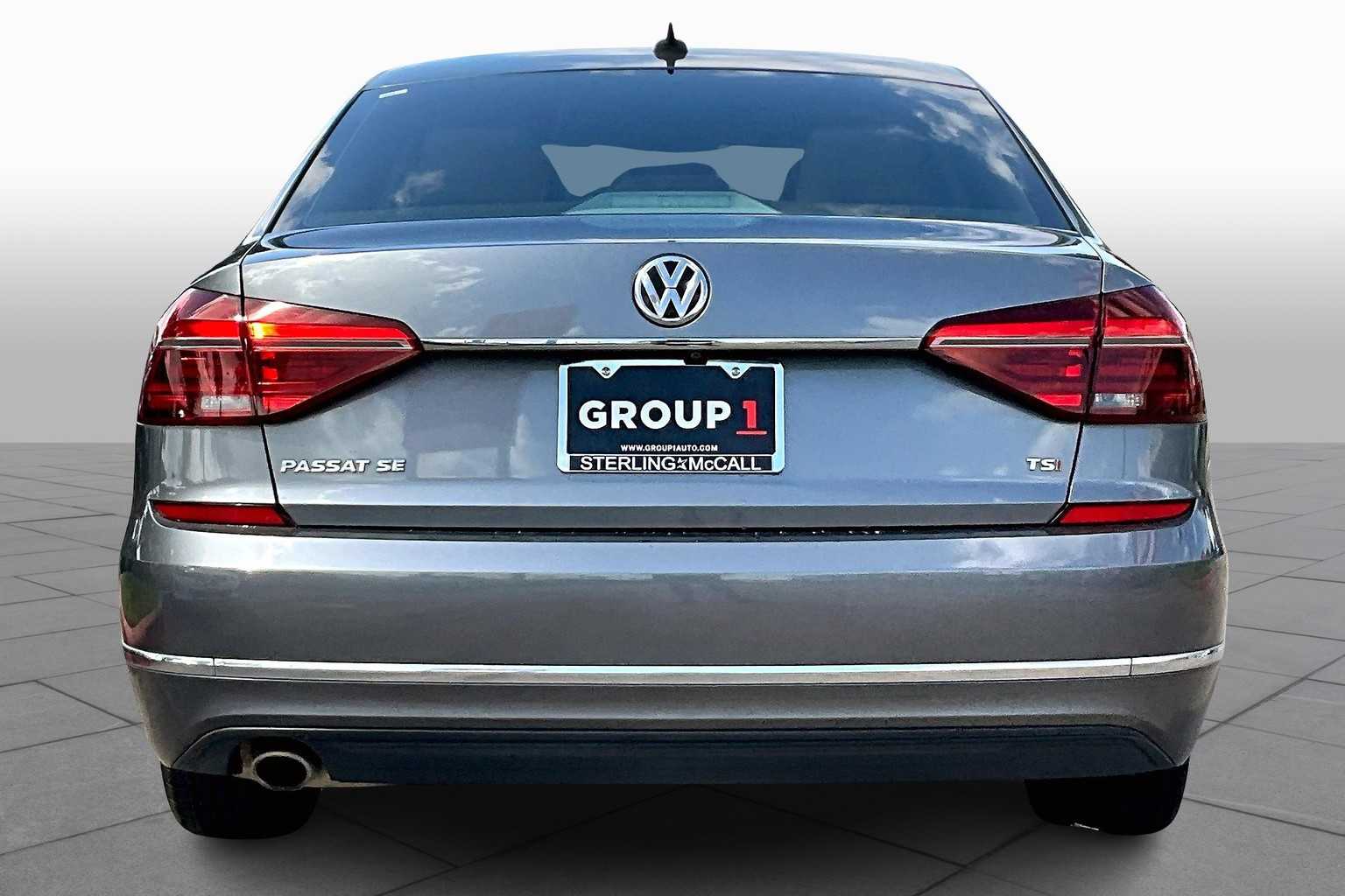 2018 Volkswagen Passat 2.0T SE photo 3