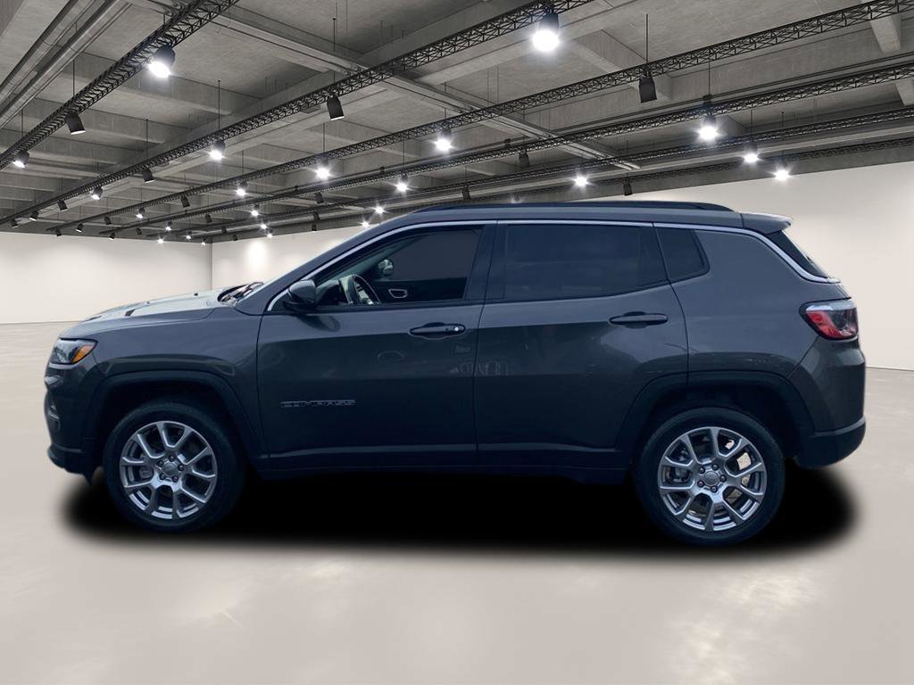 2022 Jeep Compass Latitude Lux photo 3