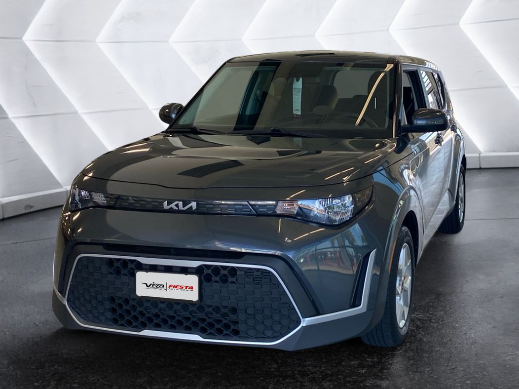 2023 Kia Soul LX photo 3