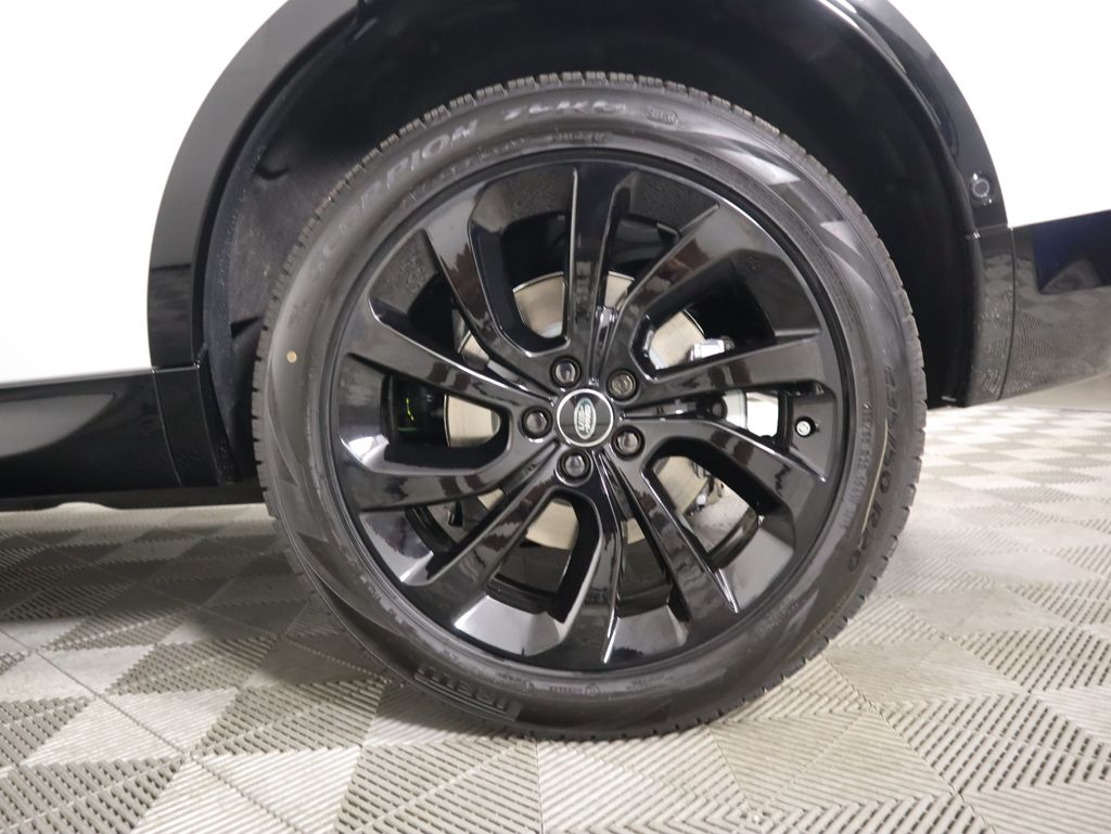 2025 Land Rover Discovery Sport SE photo 27