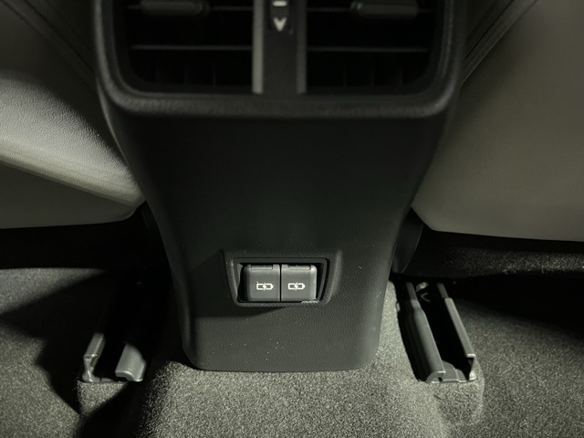 2021 Lexus UX 200 photo 11