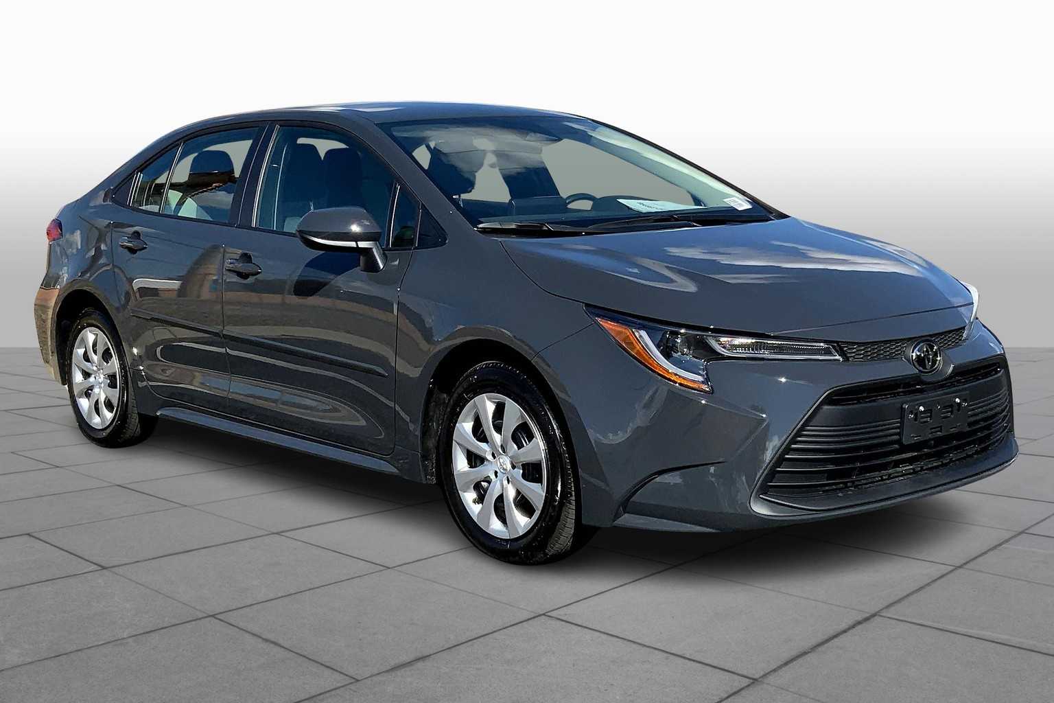 2025 Toyota Corolla LE photo 2