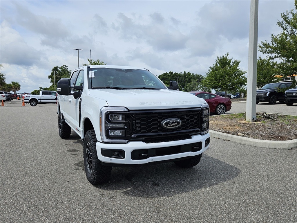 2025 Ford F-250 Lariat photo 2