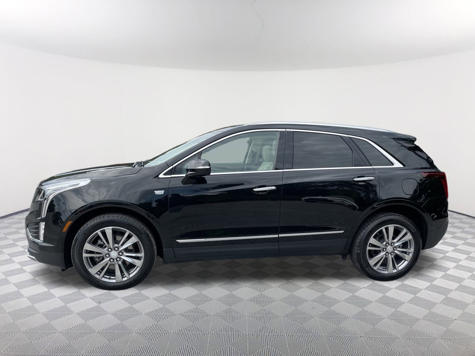 2025 Cadillac XT5 Premium Luxury photo 2