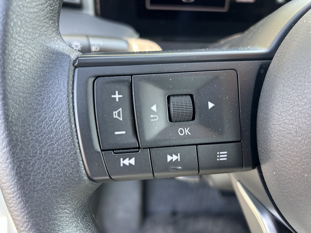 2025 Nissan Kicks S photo 13