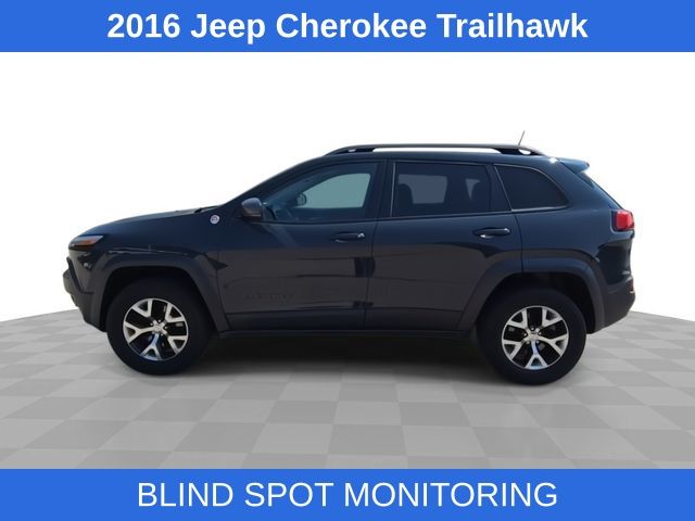 2016 Jeep Cherokee Trailhawk photo 3
