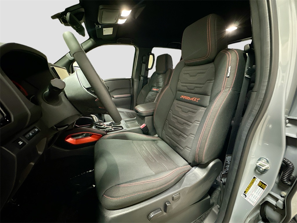 2025 Nissan Frontier PRO-4X photo 6