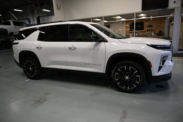 2026 Chevrolet Traverse photo 3