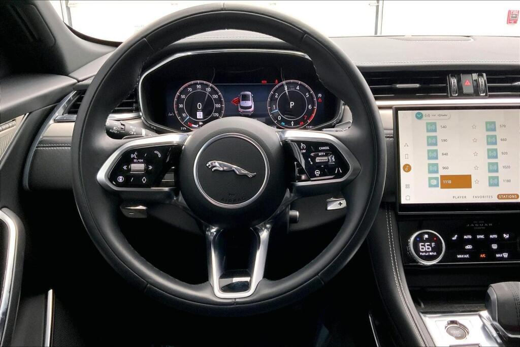 2025 Jaguar F-PACE P250 R-Dynamic S photo 4