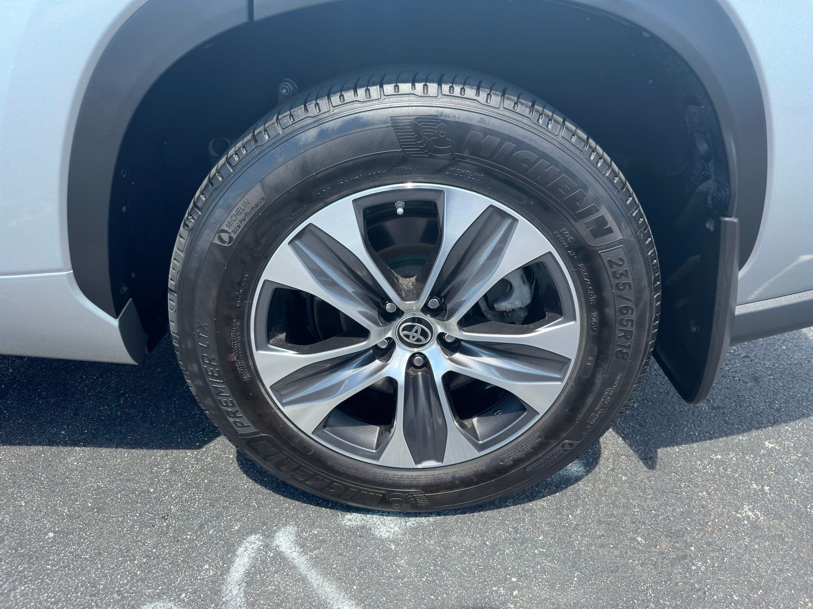 2024 Toyota Highlander XLE photo 37