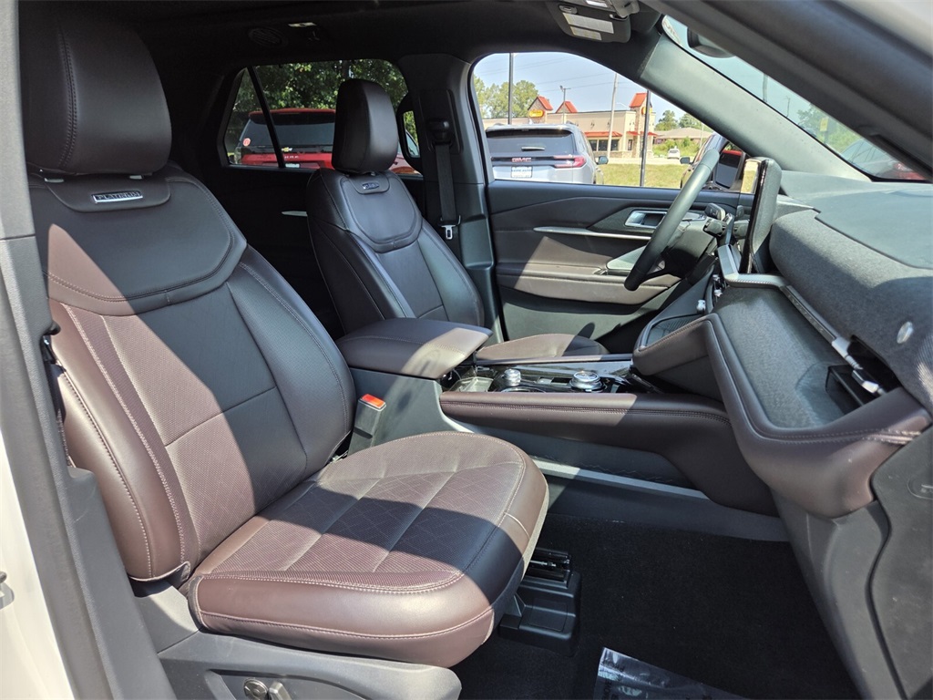 2025 Ford Explorer Platinum photo 19