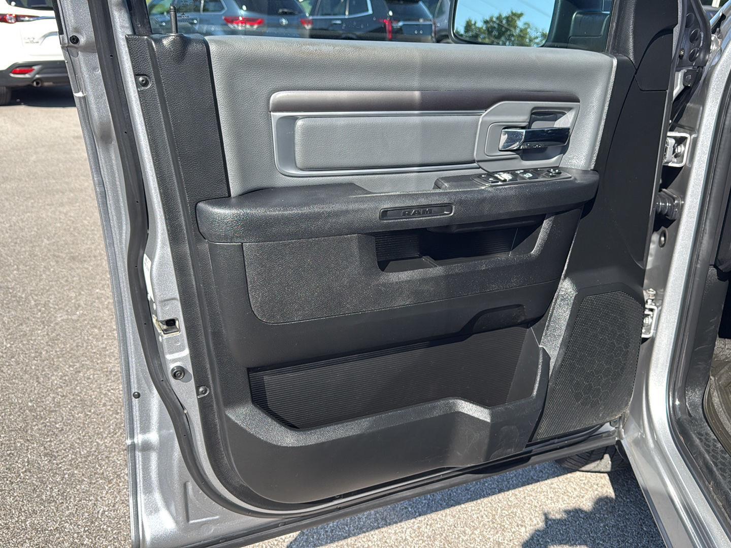 2021 Ram 1500 Classic SLT photo 24